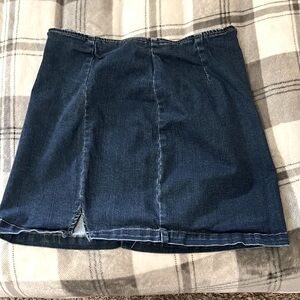 Denim skirt w/ mini slit